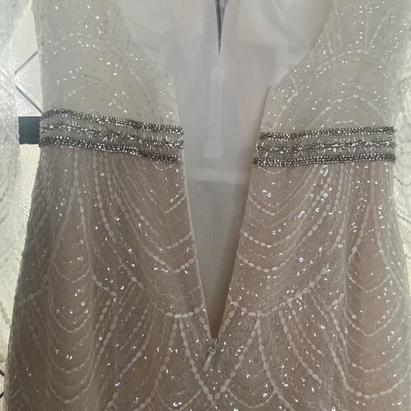 Art Deco ivory size 4 wedding gown - Picture 4 of 10